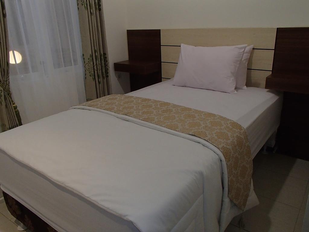 Shakila Guest House Malang Room photo